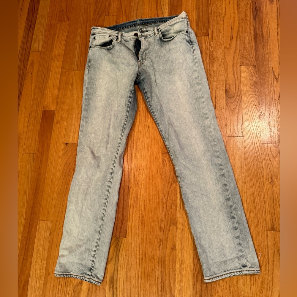 Levi straight jeans- 32 waist